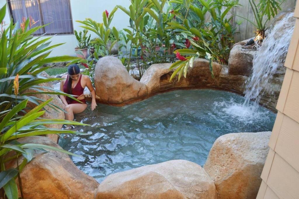 Elegant Villa In La Fortuna With Spacious Backyard Plus Very Private Pool & Parking Exterior foto
