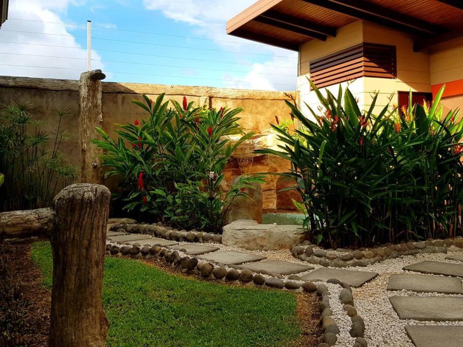 Elegant Villa In La Fortuna With Spacious Backyard Plus Very Private Pool & Parking Exterior foto