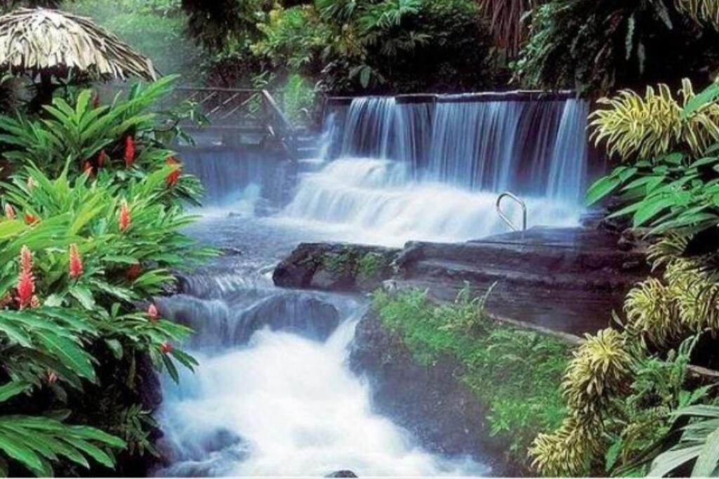 Elegant Villa In La Fortuna With Spacious Backyard Plus Very Private Pool & Parking Exterior foto