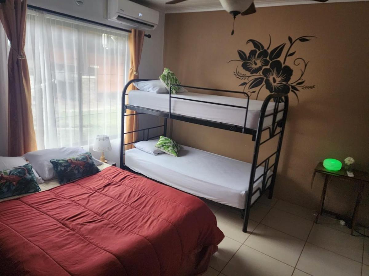 Elegant Villa In La Fortuna With Spacious Backyard Plus Very Private Pool & Parking Exterior foto