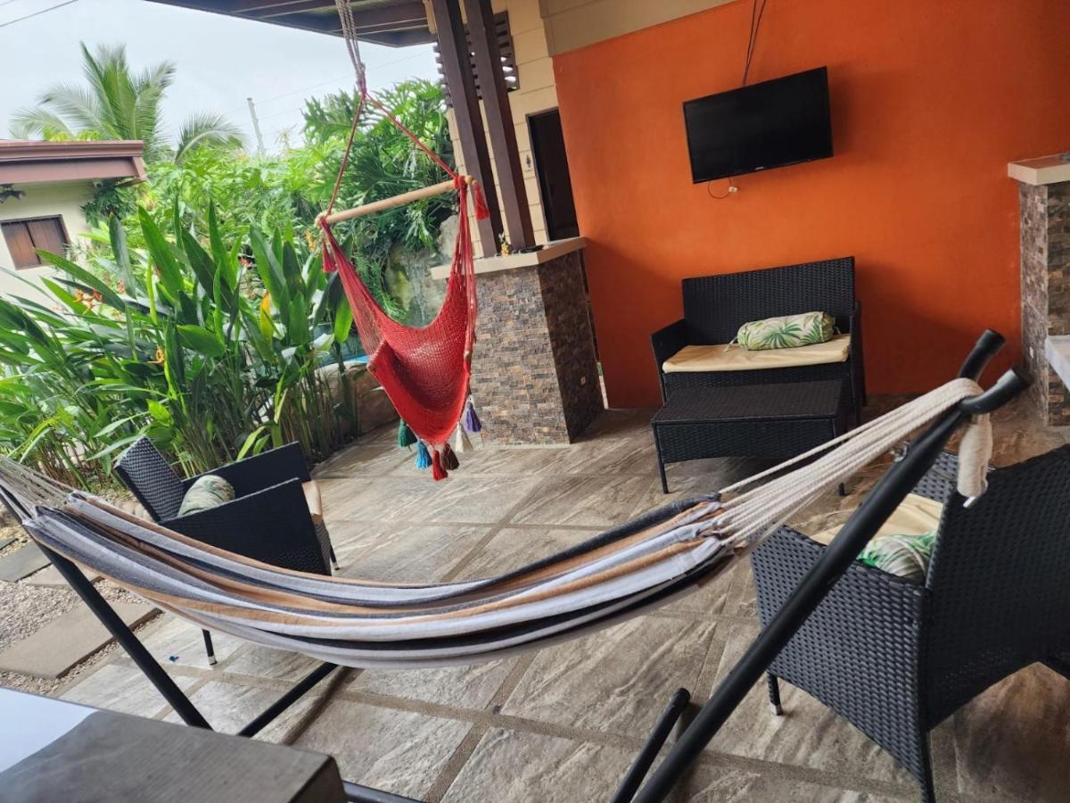 Elegant Villa In La Fortuna With Spacious Backyard Plus Very Private Pool & Parking Exterior foto